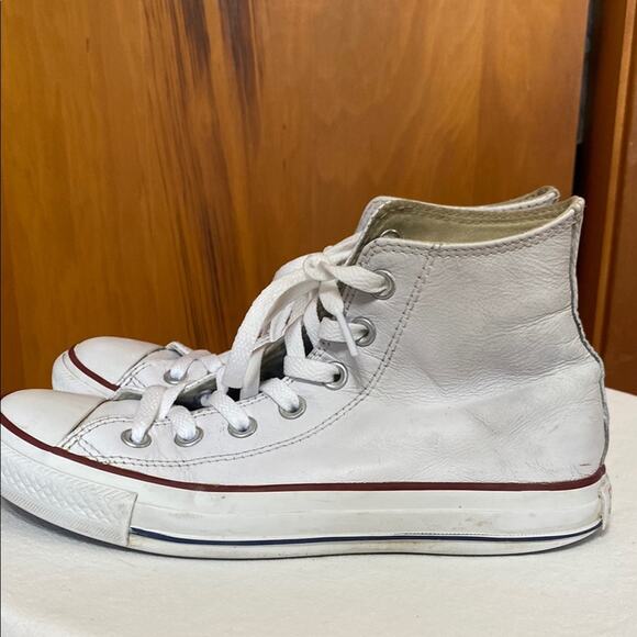 Converse Chuck Taylor’s White Leather High-Top Sneakers Red Trim Women 7 Men 5 - Picture 4 of 11